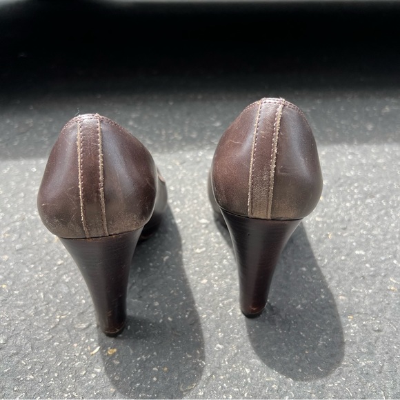 Tory Burch Betty Pump Brown Leather - Picture 2 of 13